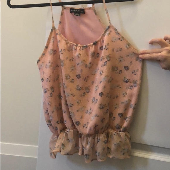 a tank top - Picture 1 of 1